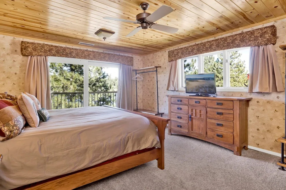 Cove Lakefront Chalet #2098