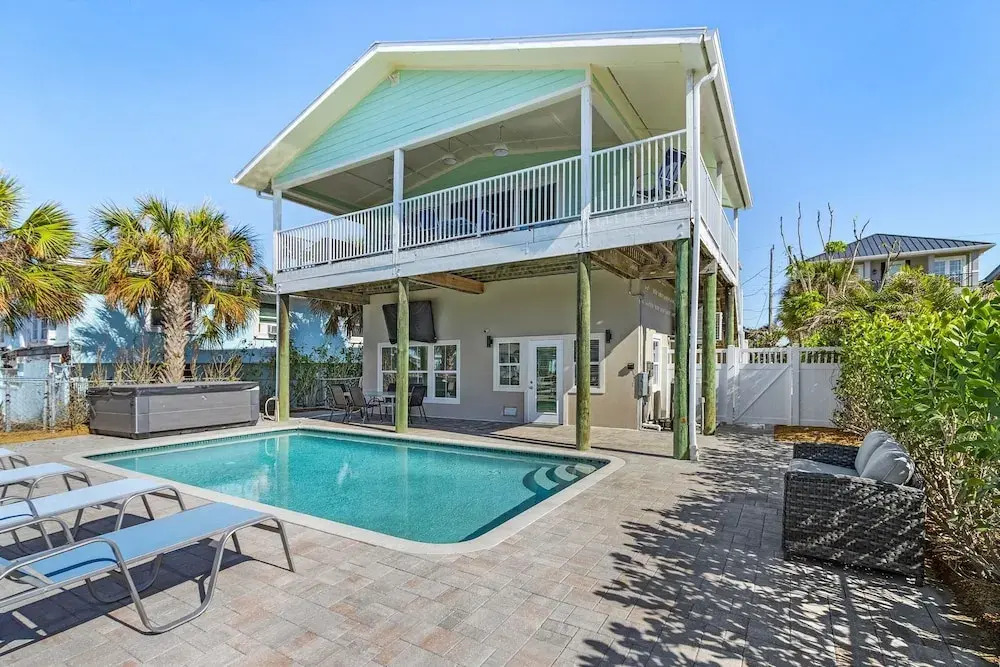 265 Beautiful Canal Front Pool Home 3 Bedroom Home