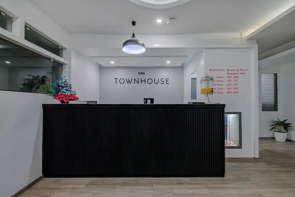 OYO Townhouse 047 Kanakpura Road
