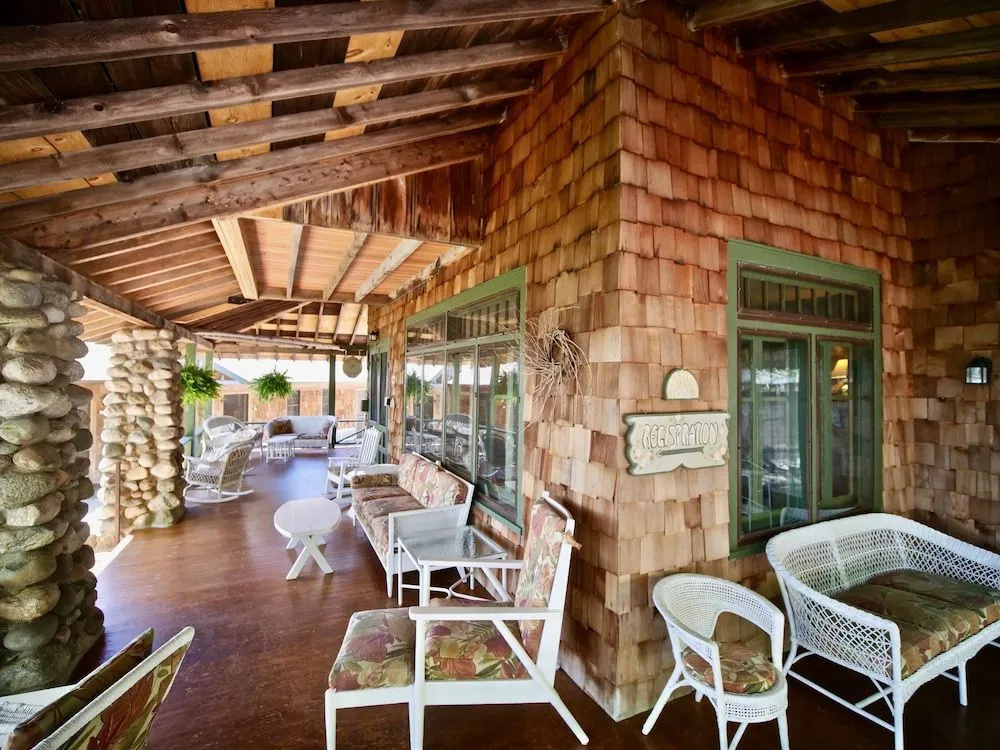 Whaleback Inn