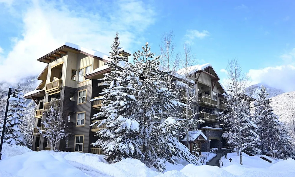 SPACIOUS Studio | Ski In/Out | Pool & Hot Tubs | in the Heart of PANORAMA RESORT