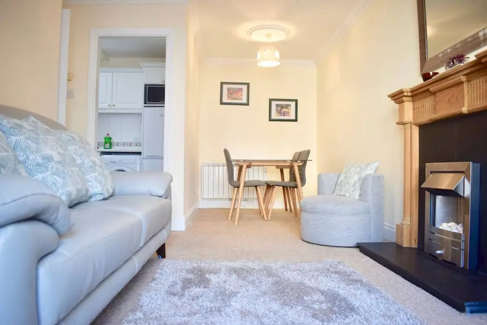Peaceful 2 Bedroom Flat Beside Silicon Docks
