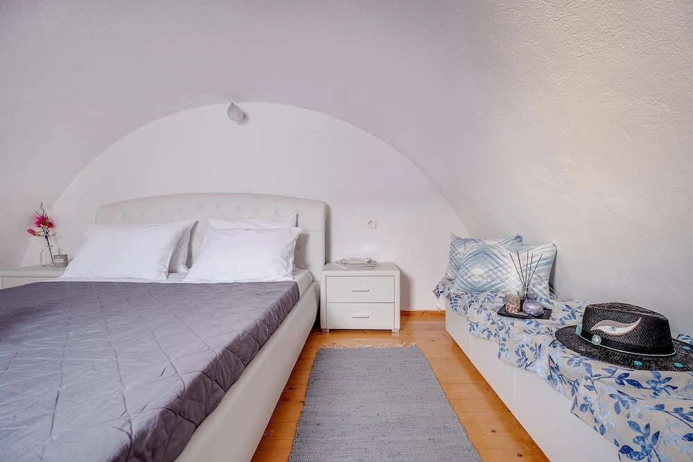 Paradise, Traditional Cycladic House