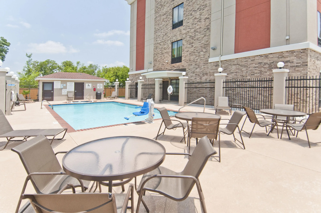 Holiday Inn Express & Suites San Antonio Frost Bank Center by IHG