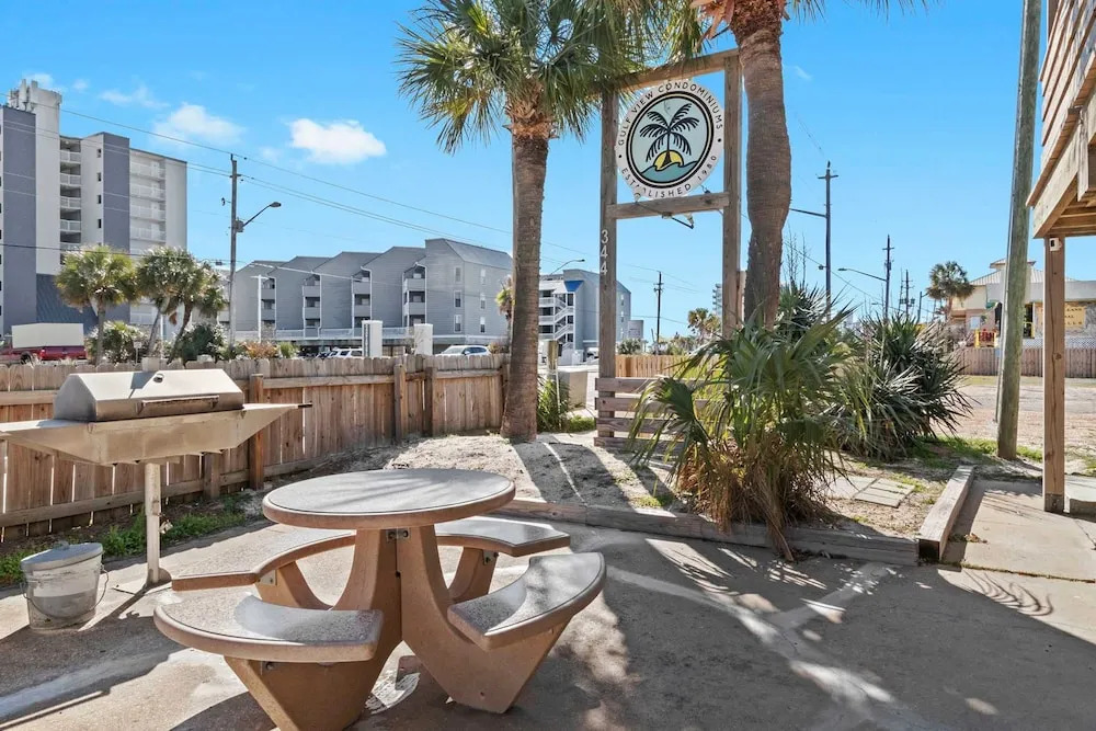 2BR Retreat With Pool Near Beach and The Hangout