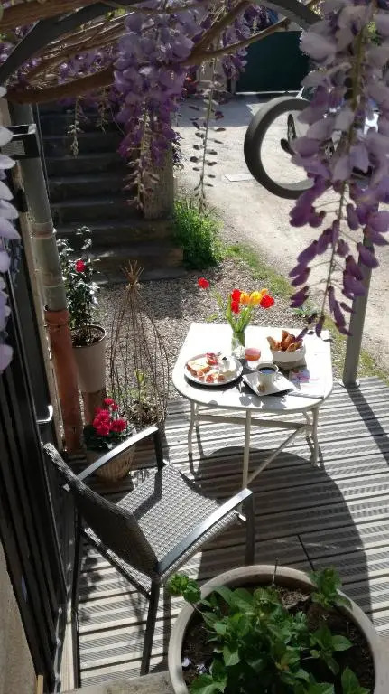 L'antre Ami (Adults Only)