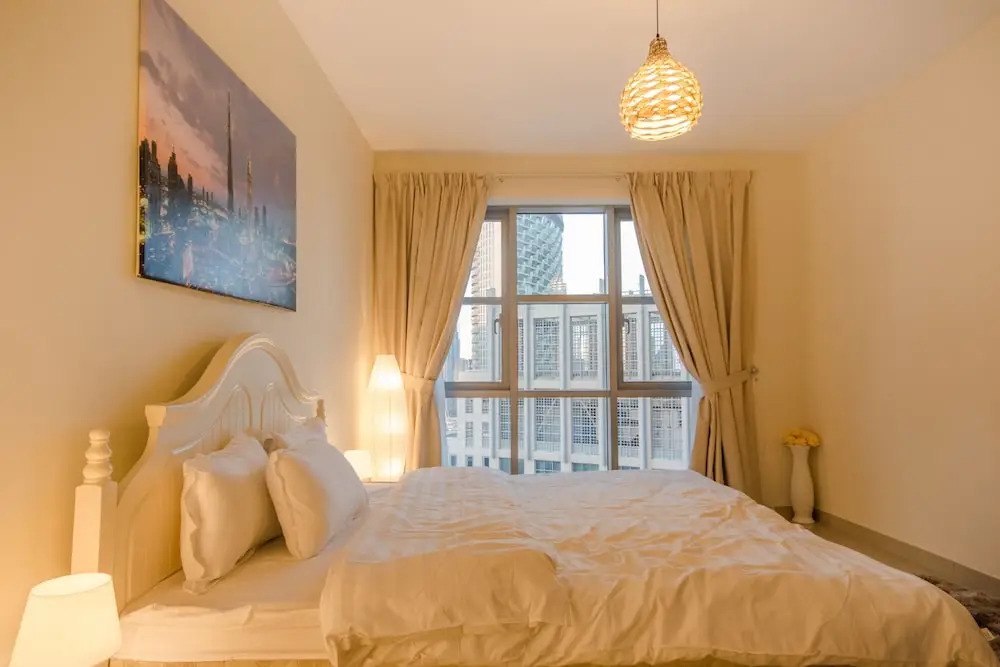 Private Room in Luxury Burj Vista Apartment with Burj Khalifa View