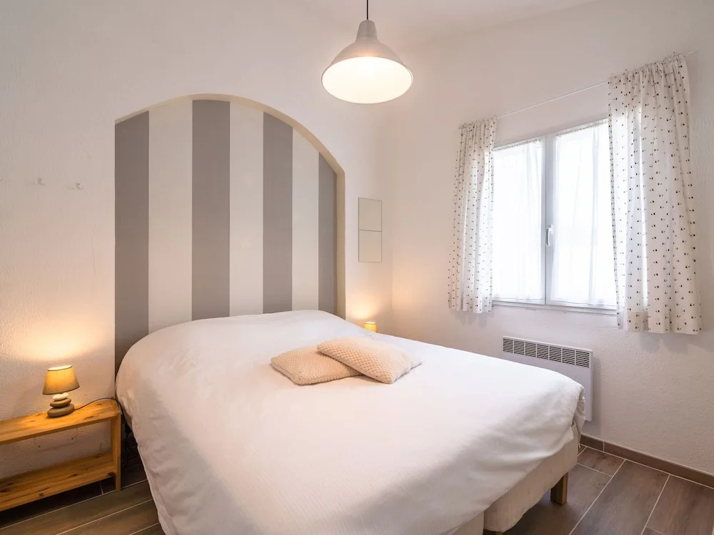 Villa in Pouzols with Private Pool & Vineyards
