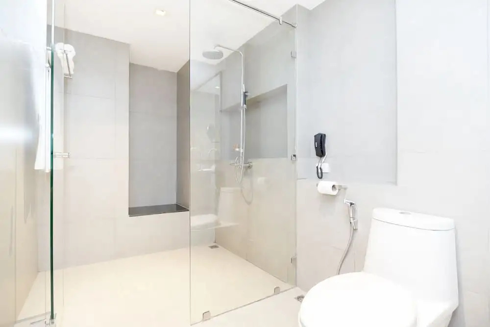 Silver Living Phrom Phong by Favstay