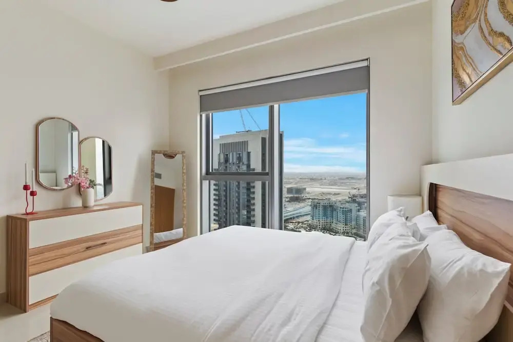 Elegant Creekside 1BR with Panoramic Views
