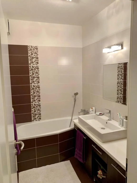 Modern apt, nice view and a walk to city centre