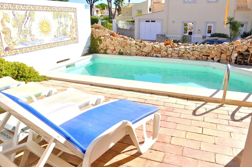 Stylish and well-equipped, private pool, close to amenities, free AC and Wifi