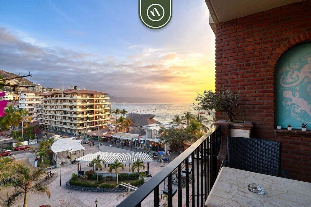 Ocean View 1Br Condo-balcony-beach-pool - 606