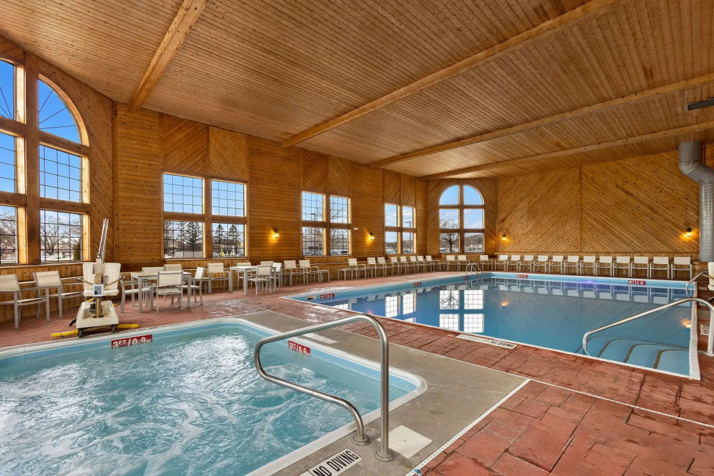 Comfort Inn & Suites Ludington near US-10