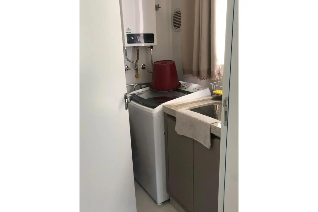 Apartamento 2 suítes Meia Praia
