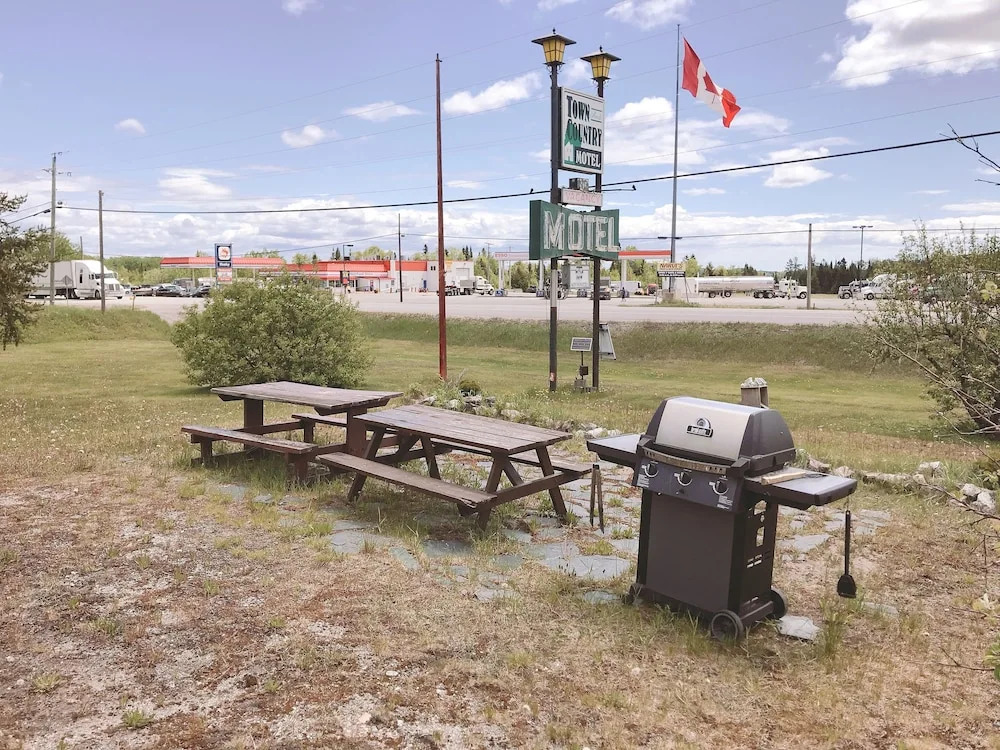 Town and Country Motel in Nipigon