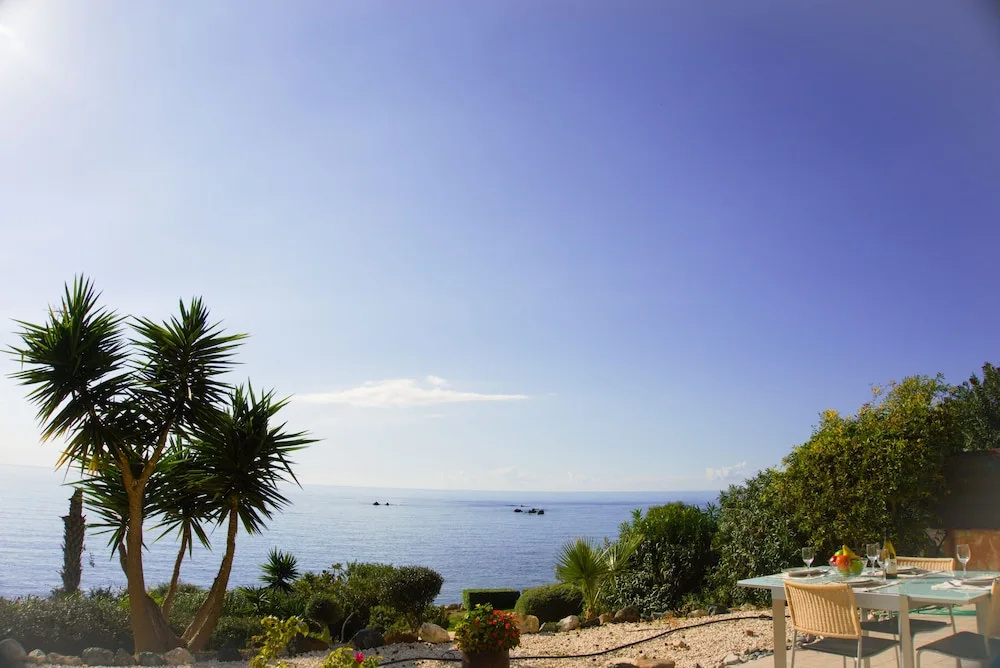 Villa Azura Sunrise by Ezoria Villas