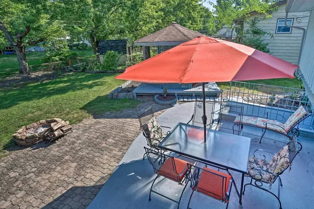 Home w/ Fire Pit - 8 Mi to Dtwn Mile Square!