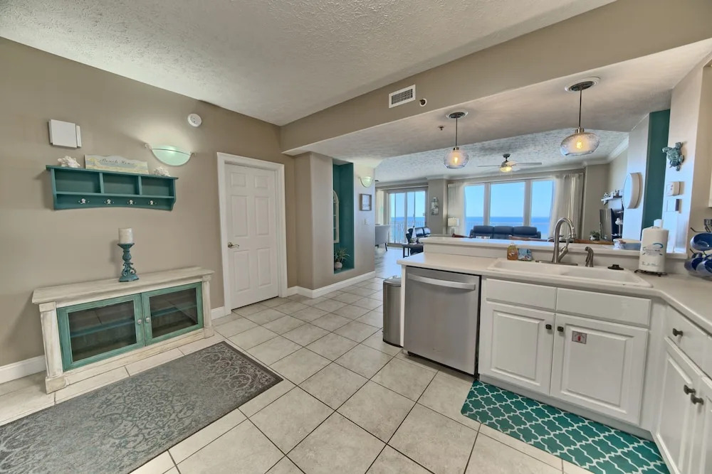 Amazing Tropical Condo with Complimentary Beach Chairs and Umbrellas - Unit 0706 by RedAwning