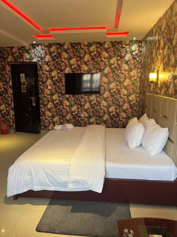 Ice Suites