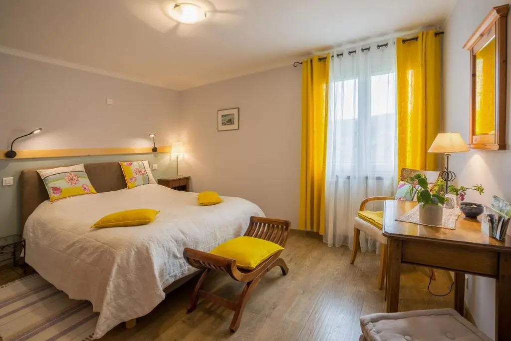 Gîte de groupe 15 à 19p, parc, salle de réception - CHAMBRES DHOTES en semaine