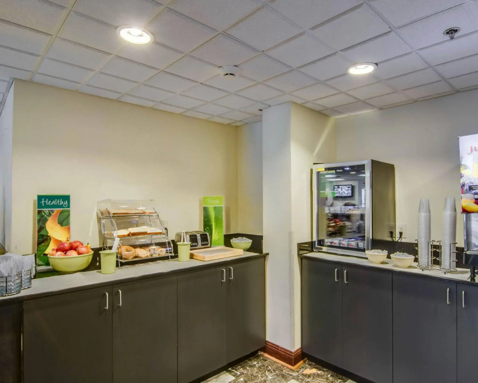 Quality Inn & Suites Bristol North