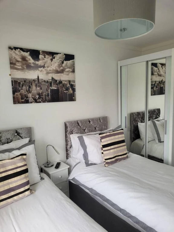 Captivating 2-bed Bungalow in Oulton Broad
