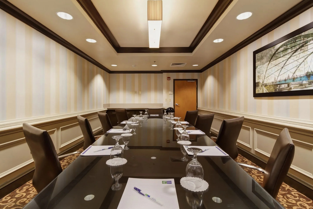 Holiday Inn Express Hotel & Suites Warwick-Providence Airport by IHG