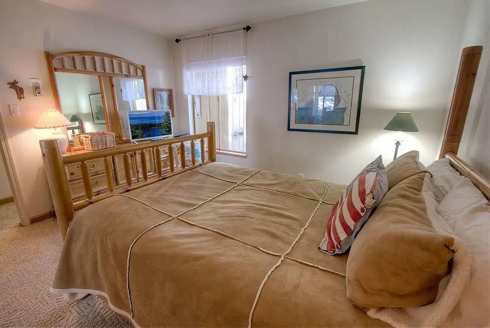Whispering Wood 3 Bedroom Home by RedAwning