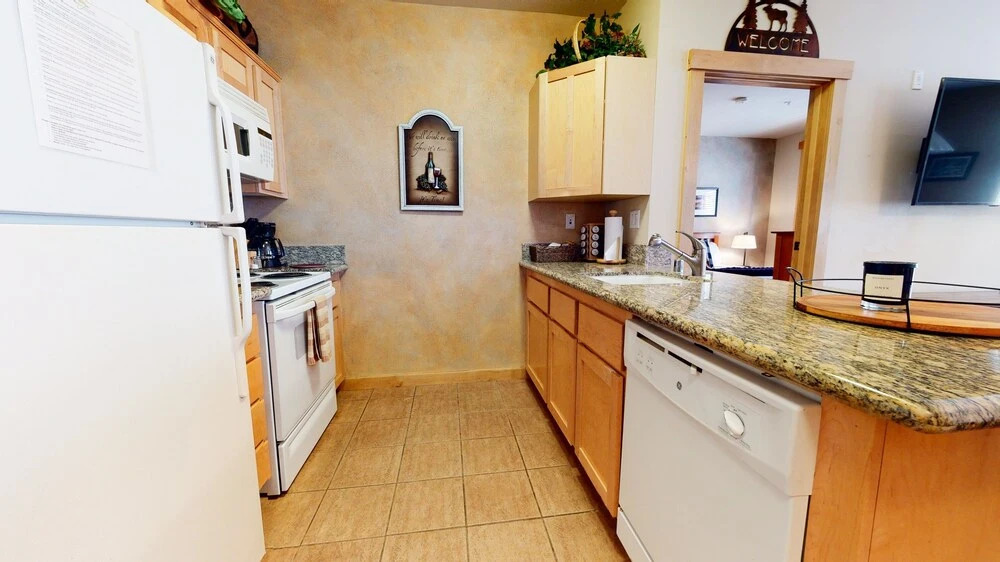 Sunstone 114 Updated Ski-In Ski-Out Condo At Sunstone Lodge with Great Complex Amenities by RedAwning