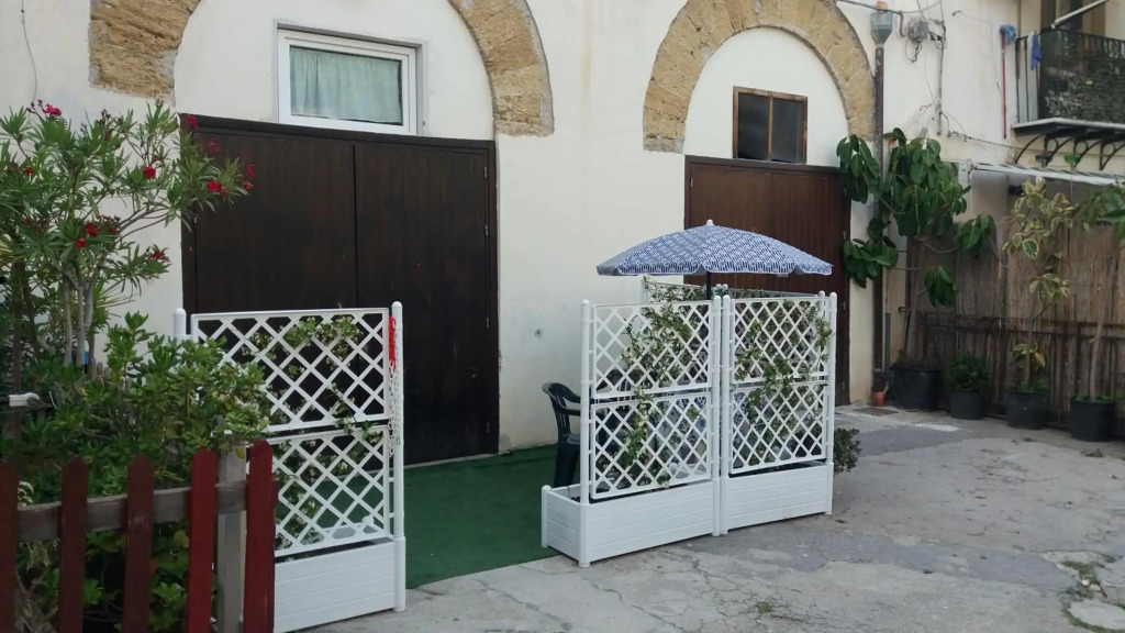 Home sotto l'Arco