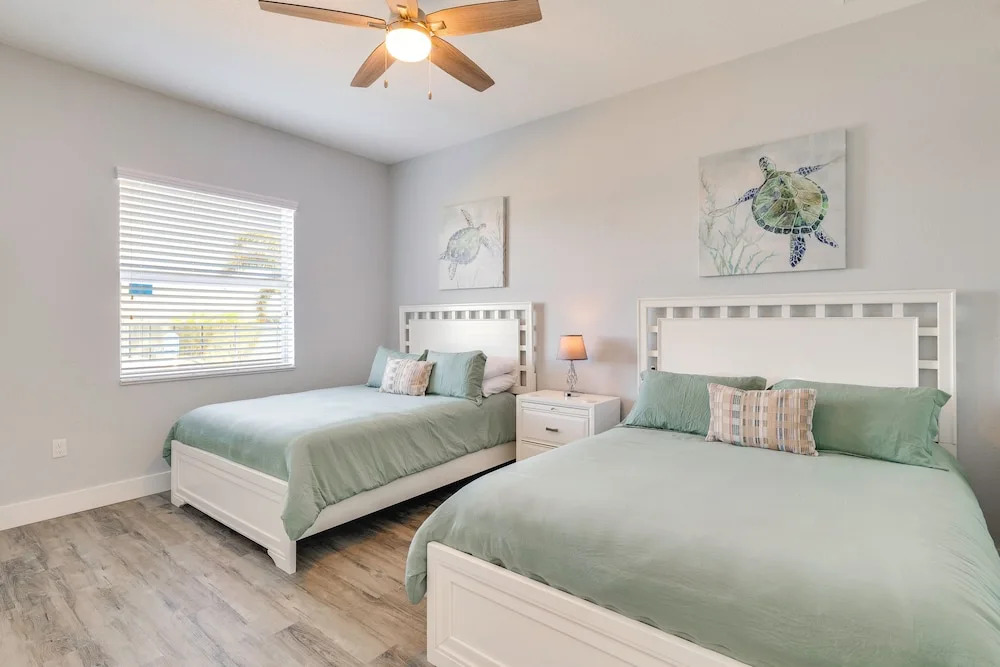 Poolside Paradise & Boat Dock! Haven on Lake Clay