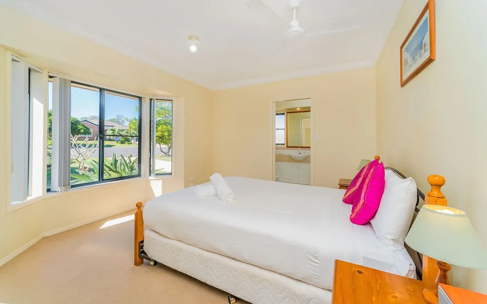 Oceania Cottage 29