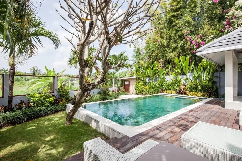 Villa Imbuh 2 - Tropical Oasis 3BR in Central Canggu