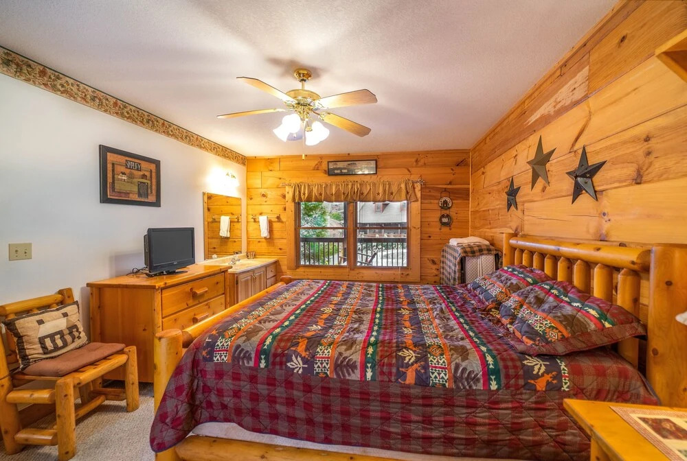 ER307- Eagles View- Great location- Close to town cabin