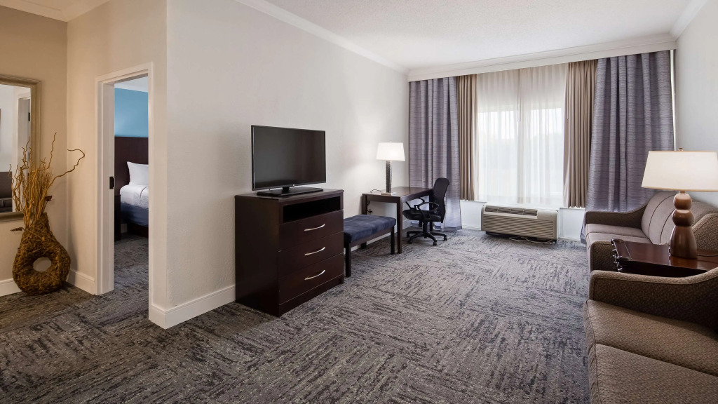 Best Western Plus Ambassador Suites