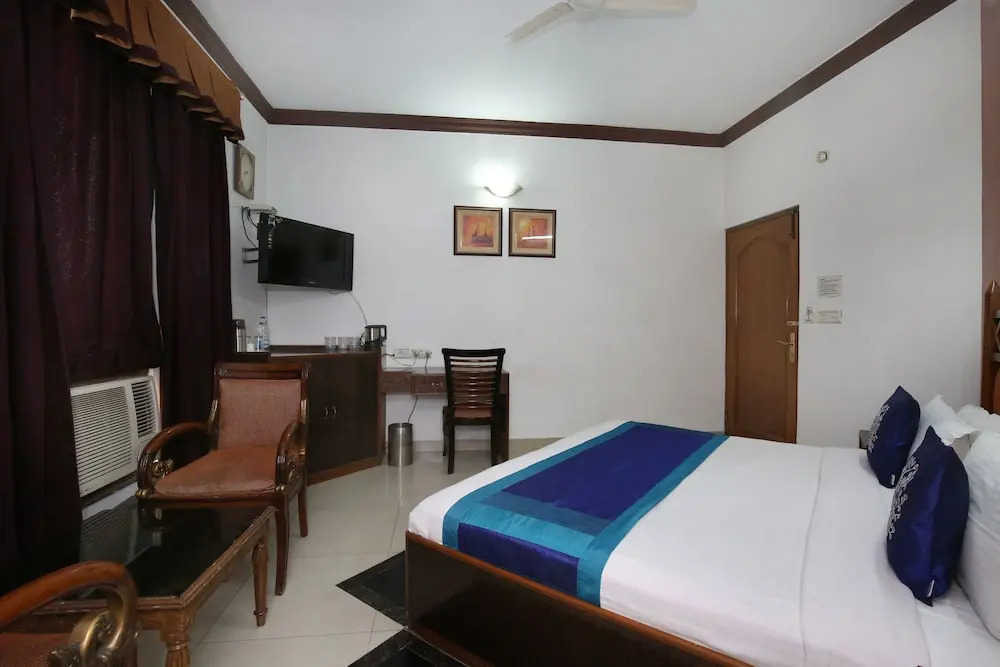 OYO 9985 Hotel Sekhon Grand
