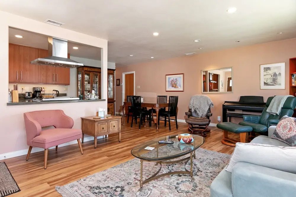 3772 Ventura - 1 Bedroom Duplex