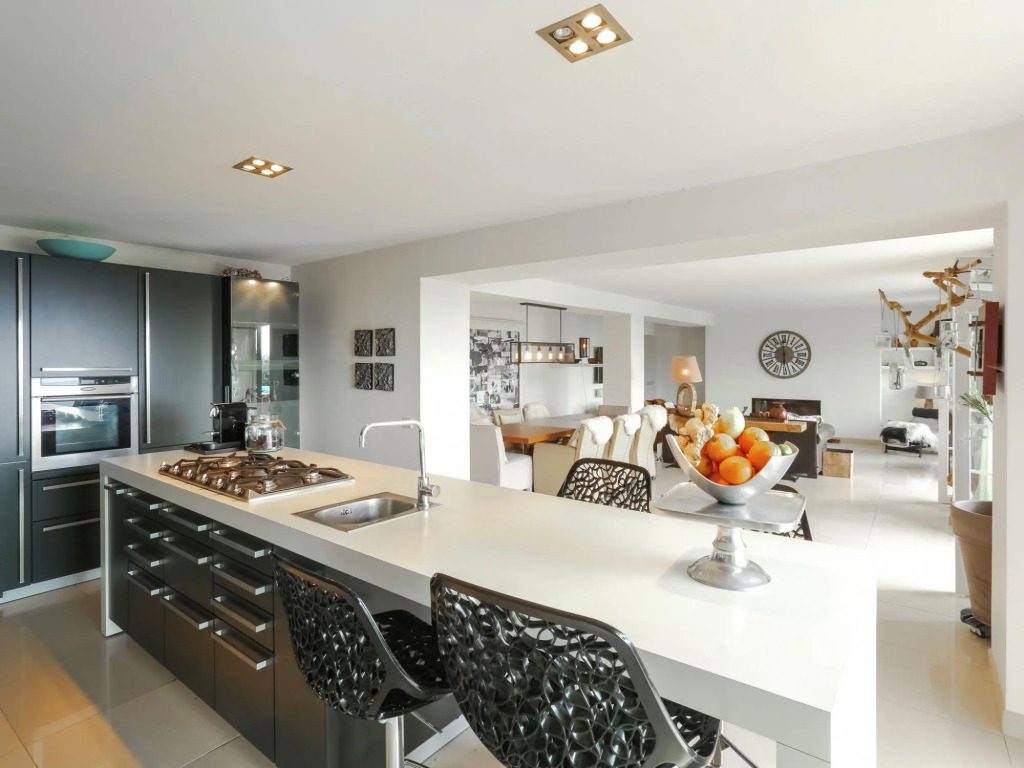 Villa in Grasse With Private Pool