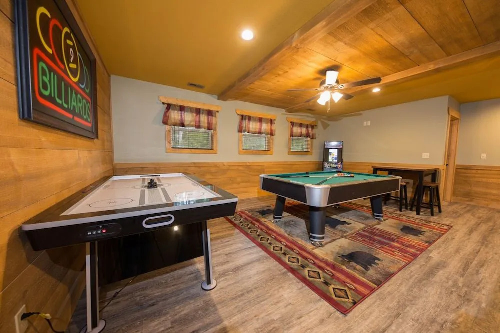 Gone Swimming 4 Bedrooms 4.5 Bathrooms Cabin