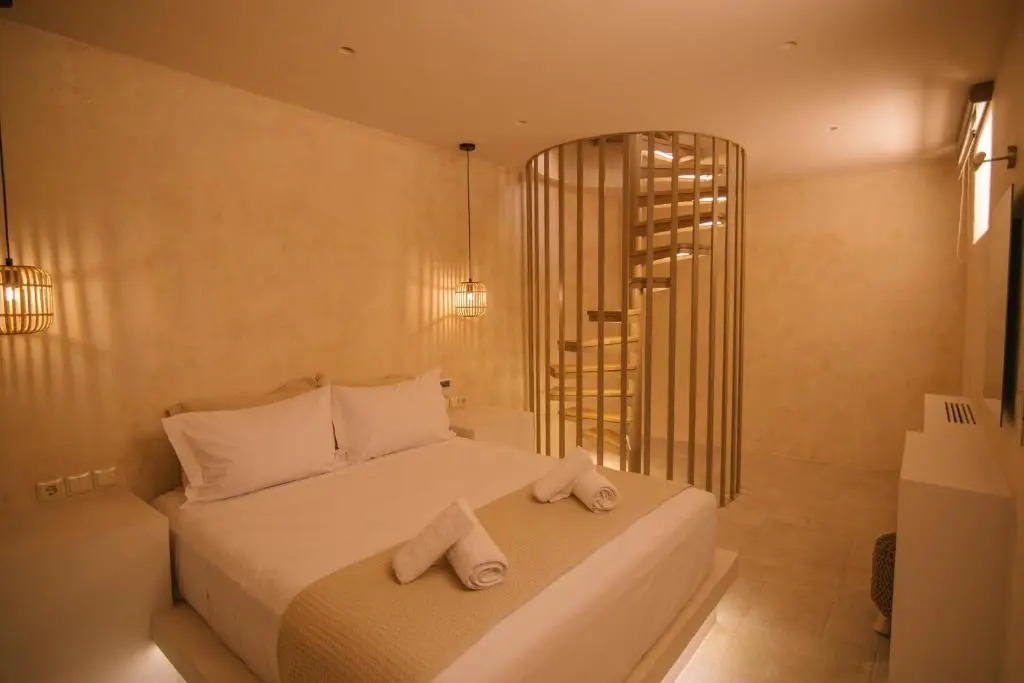 Mani Luxury Suites and Studios in Gytheio with Private Pools