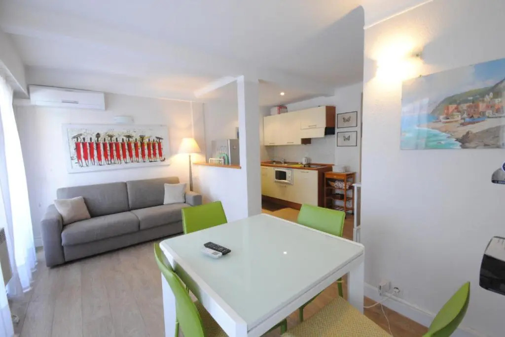 Le Palais Rouaze / Beg4012 / 2p