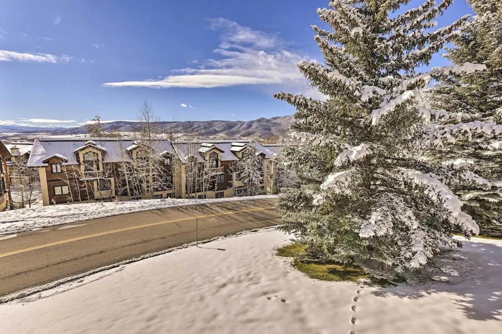 Cozy Condo w/ View, Walk to Steamboat Ski Resort!