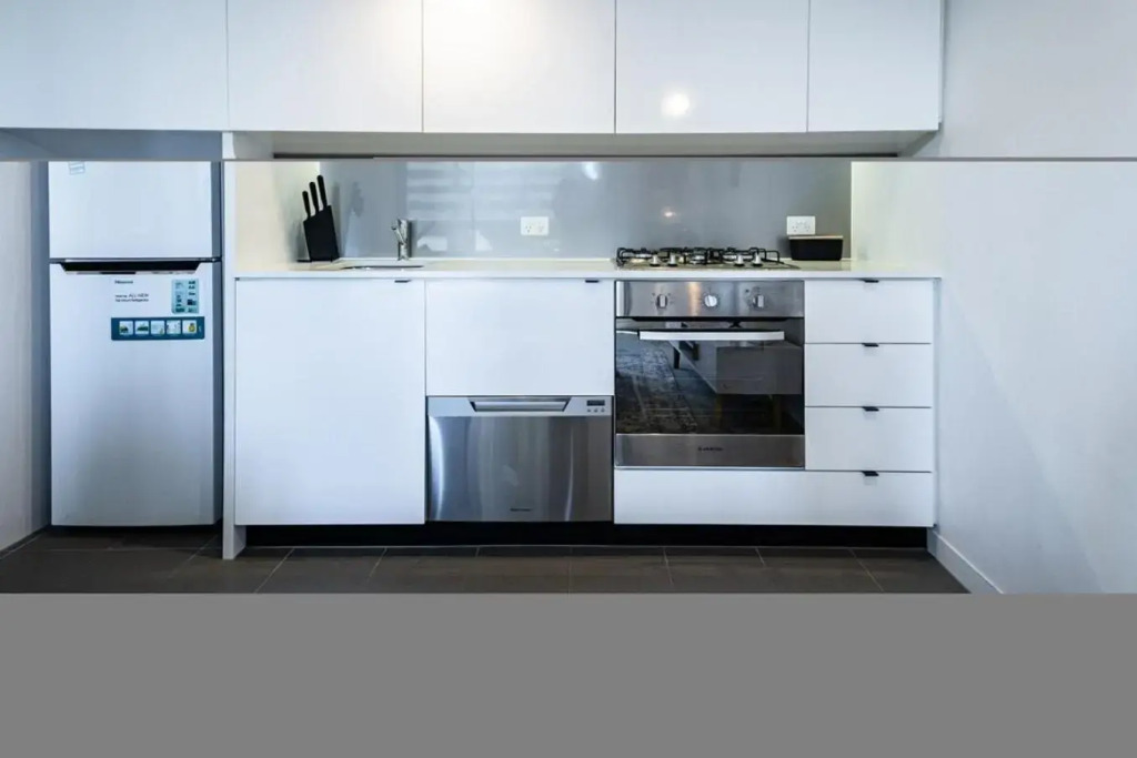 Bright 1BR1BA in MEL CBD+Balcony +wifi