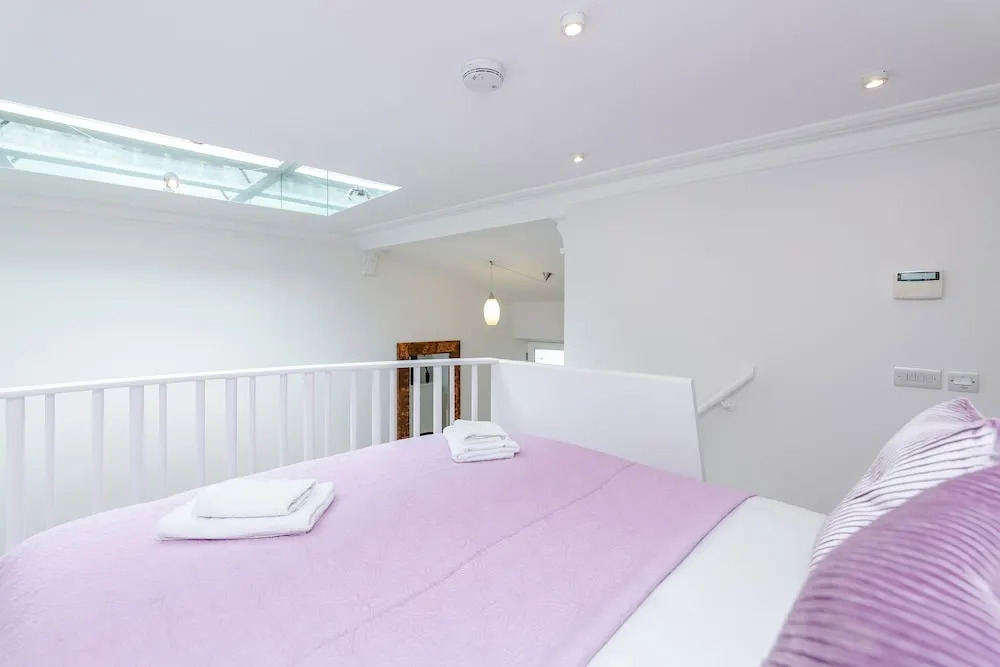 Distinctive apartment for 3 with mezz