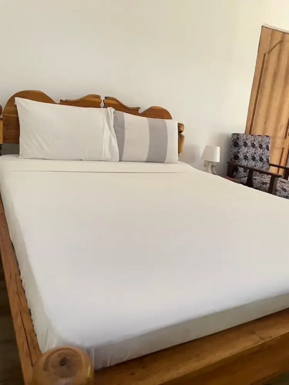 zanzllywood hotel and apartments