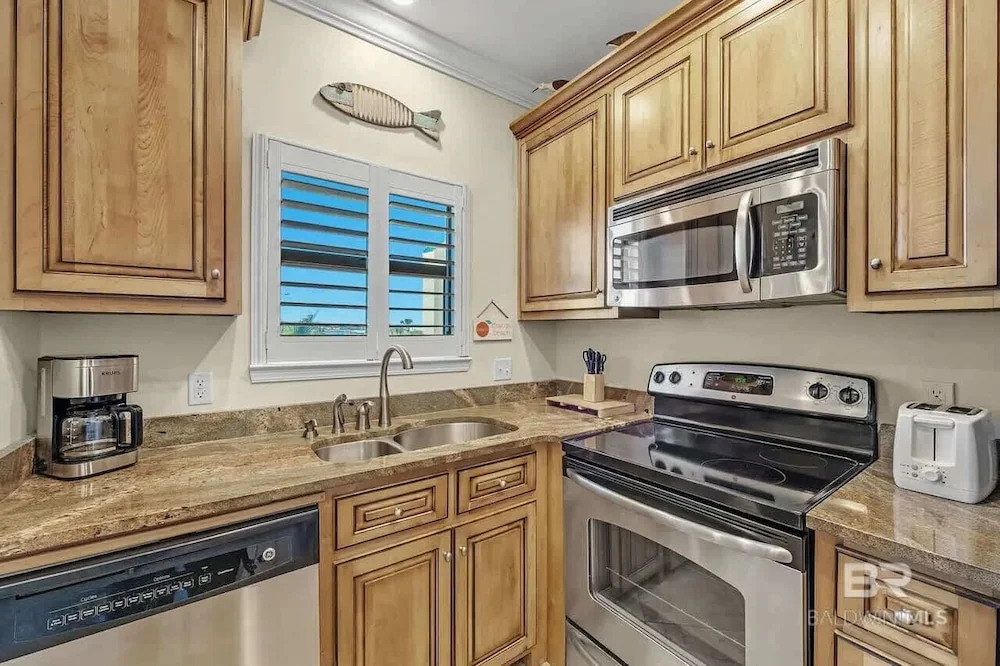 1 bed Beach Pools Waterfront Boating Palmaway