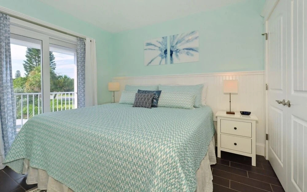 On Turtle Time - Beautifully Updated wHeated Pool Covered Porches Beach Gear Walk to Beach