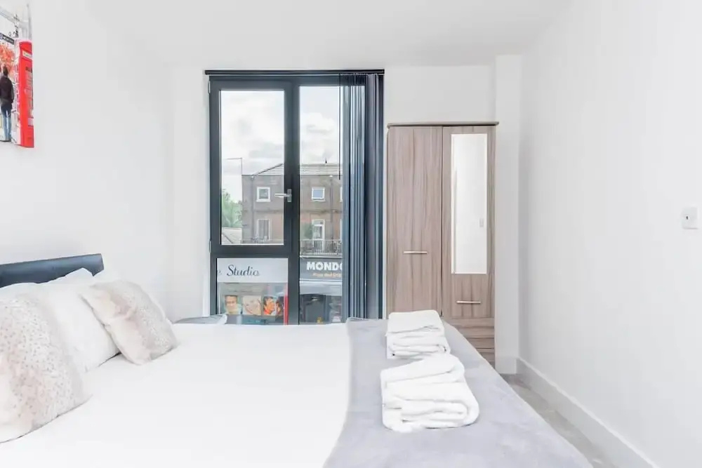 1-bed Apartment in Staines, Parking and Balcony