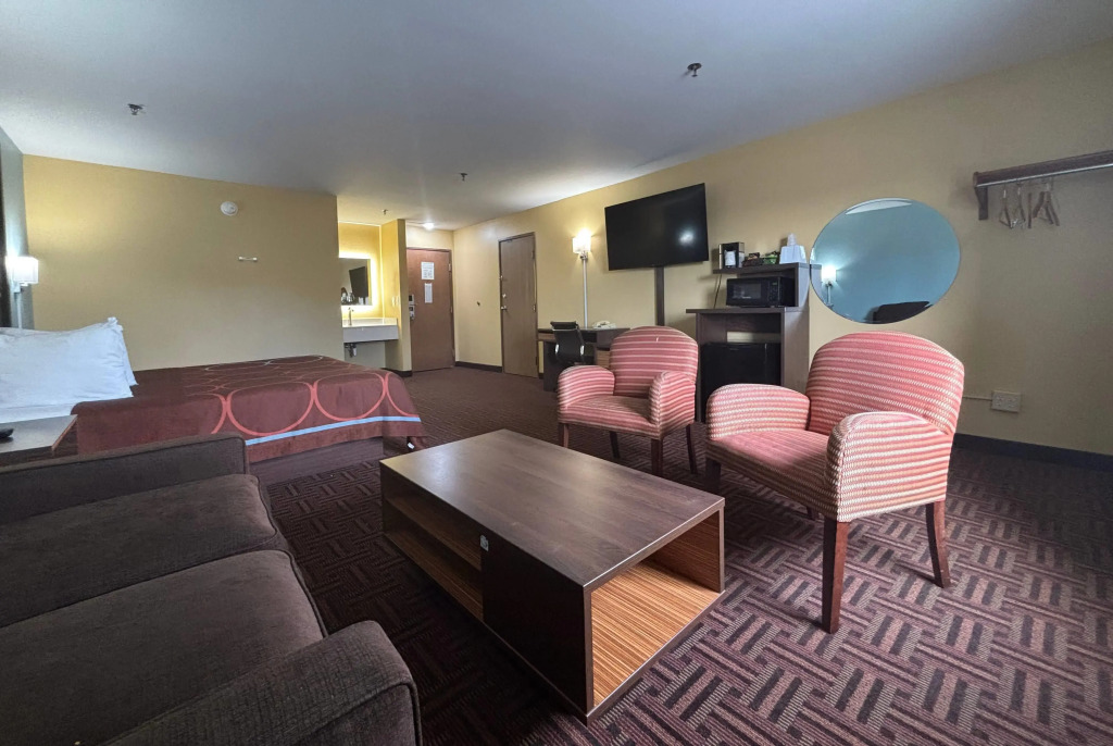 Super 8 by Wyndham Peoria